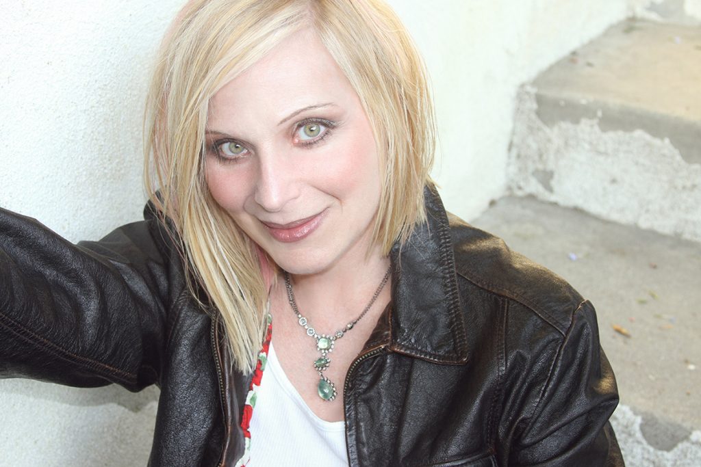 Professional Singer in California - Roslyn Kind